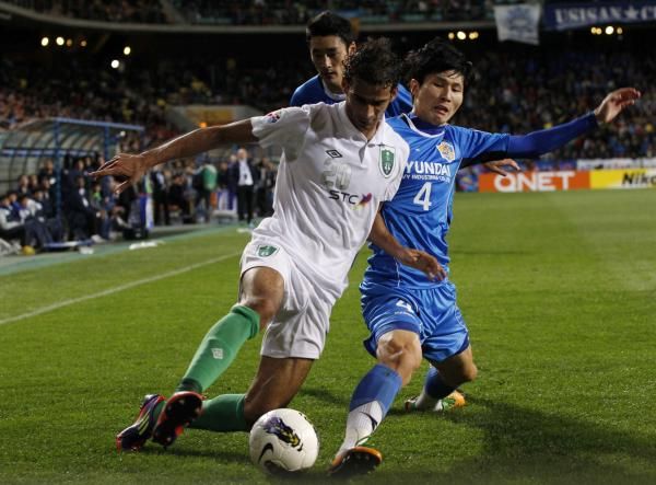 2012-11-10t143926z_1118296171_gm1e8ba1qtd01_rtrmadp_3_soccer-asia-champions_reuters.jpg